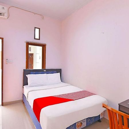Oyo 91445 Sandat Guest House Denpasar  Bagian luar foto