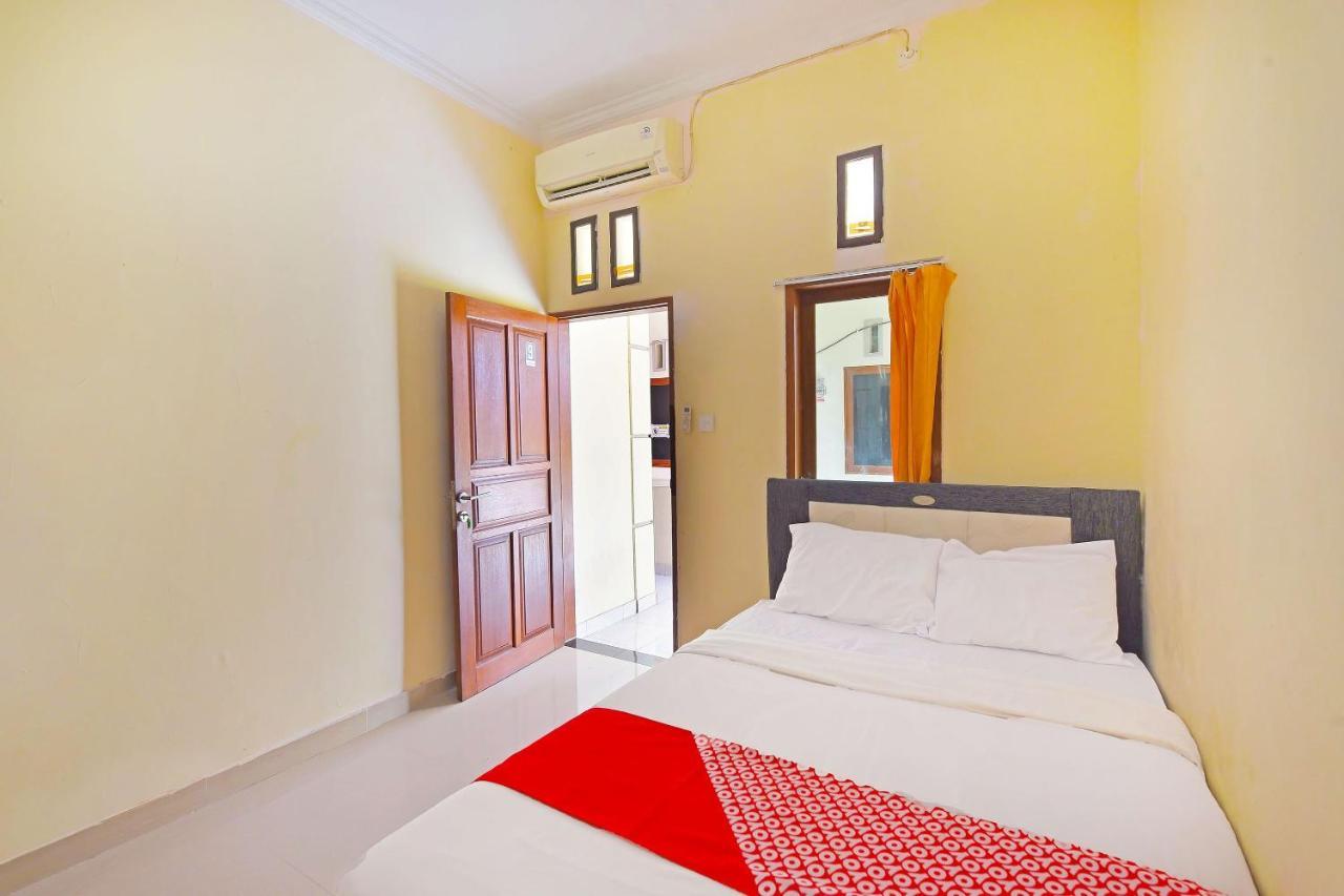 Oyo 91445 Sandat Guest House Denpasar  Bagian luar foto