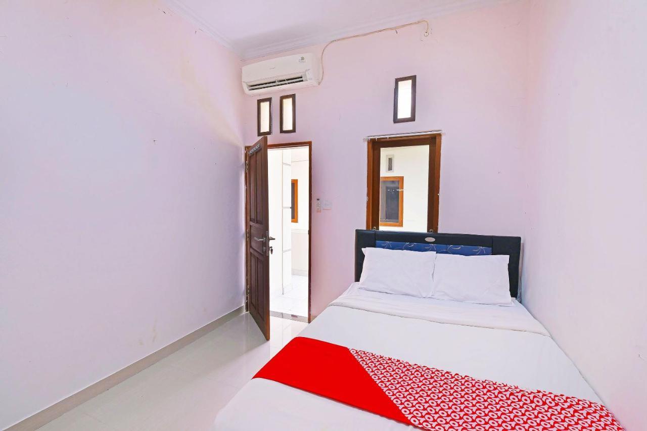 Oyo 91445 Sandat Guest House Denpasar  Bagian luar foto