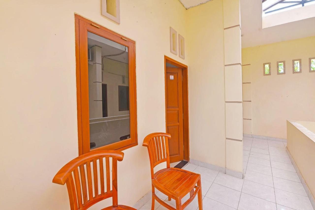 Oyo 91445 Sandat Guest House Denpasar  Bagian luar foto